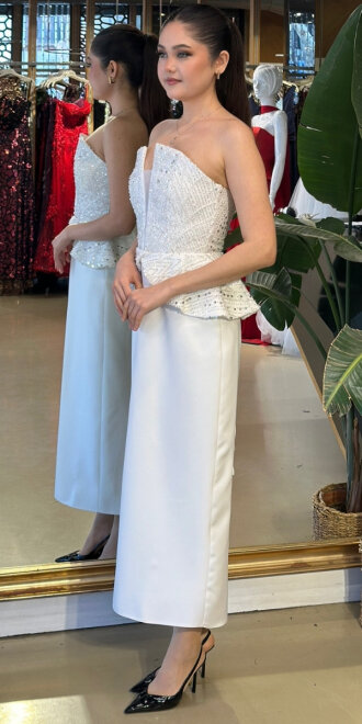 Beyaz Straplez Yaka Sırt Dekolteli Yırtmaçlı Düz Kesim Likralı Krep Midi Abiye Elbise 11115-02 - 2