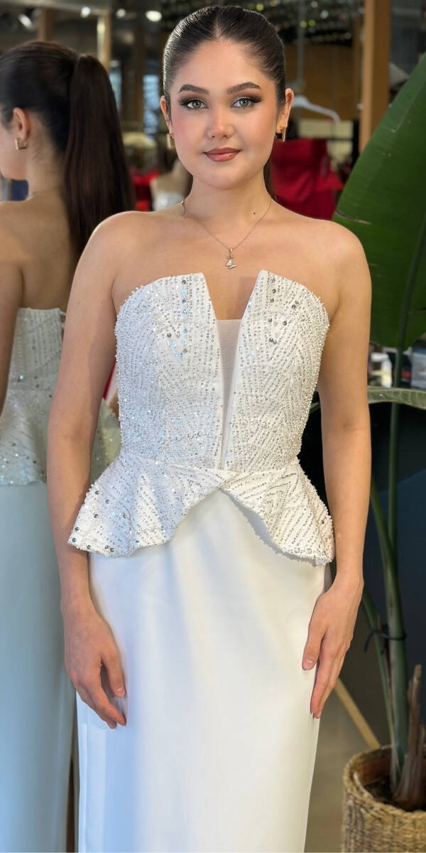 Beyaz Straplez Yaka Sırt Dekolteli Yırtmaçlı Düz Kesim Likralı Krep Midi Abiye Elbise 11115-02 - 3