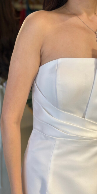 Beyaz Straplez Yaka Sırt Dekolteli Yırtmaçlı Düz Kesim Saten Uzun Abiye Elbise 11102-05 - 4