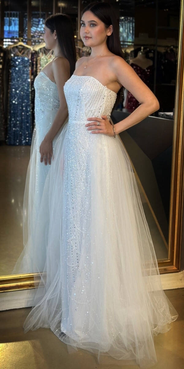 Beyaz Straplez Yaka Tül Pelerin Etekli Pullu Boncuklu Uzun Abiye Elbise 7705 - 2