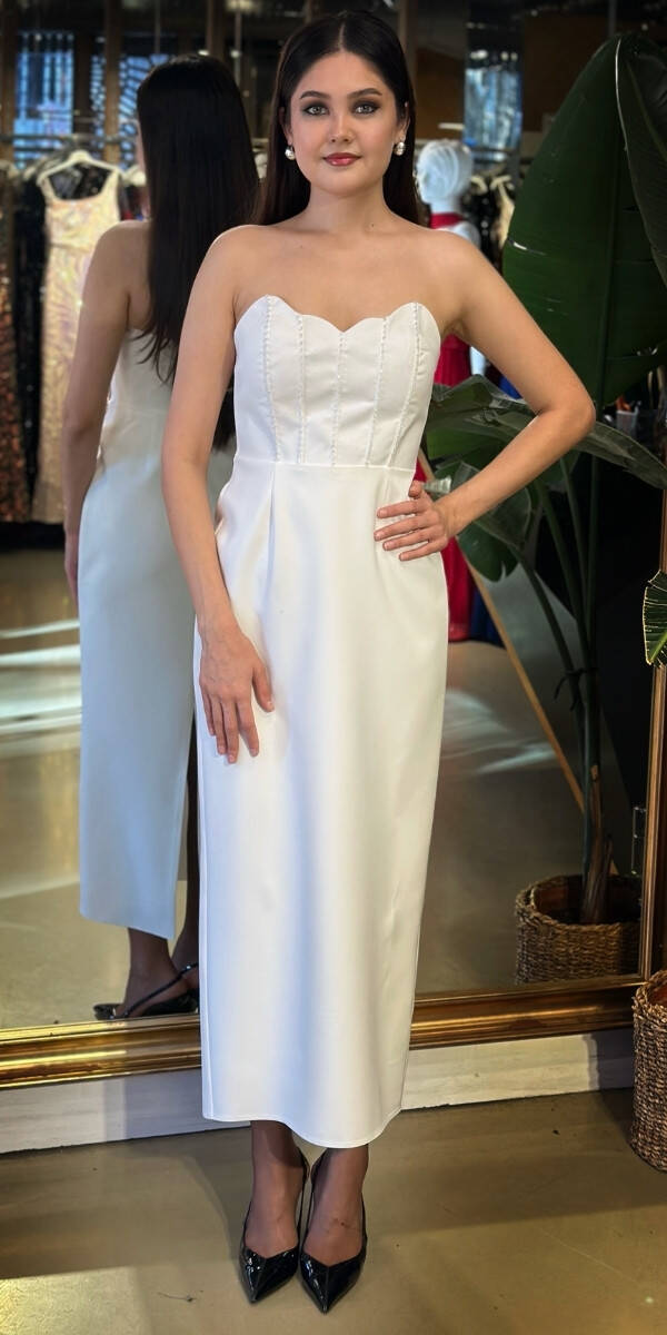 Beyaz Straplez Yaka Yırtmaçlı Düz Kesim Krep Midi Abiye Elbise 11169-01 - 1