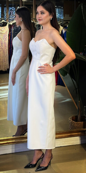 Beyaz Straplez Yaka Yırtmaçlı Düz Kesim Krep Midi Abiye Elbise 11169-01 - 2