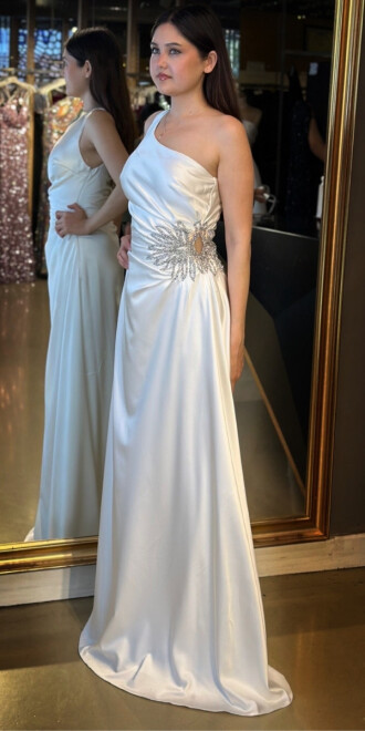 Beyaz Tek Omuzlu Taş Detaylı Düz Kesim Saten Uzun Abiye Elbise 7684 - 2