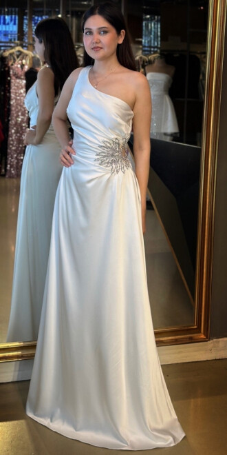 Beyaz Tek Omuzlu Taş Detaylı Düz Kesim Saten Uzun Abiye Elbise 7684 