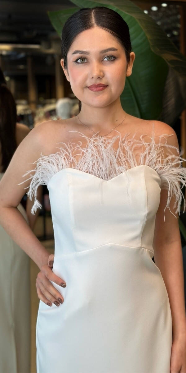 Beyaz Tüy Detaylı Yırtmaçlı Düz Kesim Krep Midi Abiye Elbise 7765 - 3