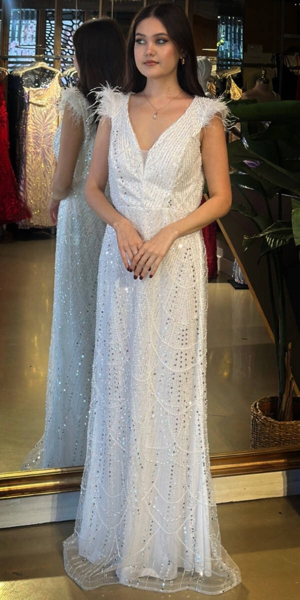 Beyaz V Yaka Kalın Askı Tuy Detaylı Düz Kesim Pullu Boncuklu Uzun Abiye Elbise 11052-06 - 1