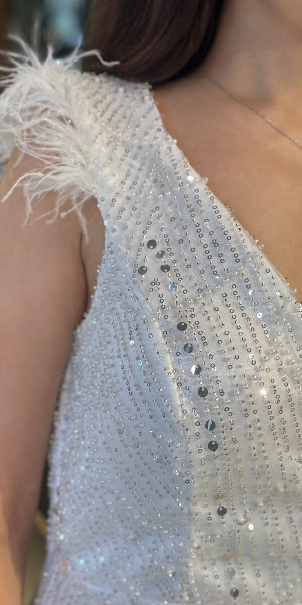 Beyaz V Yaka Kalın Askı Tuy Detaylı Düz Kesim Pullu Boncuklu Uzun Abiye Elbise 11052-06 - 4