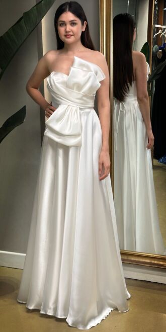 Beyaz Straplez Yaka Yırtmaçlı Kloş Etekli Organze Uzun Abiye Elbise 7679 