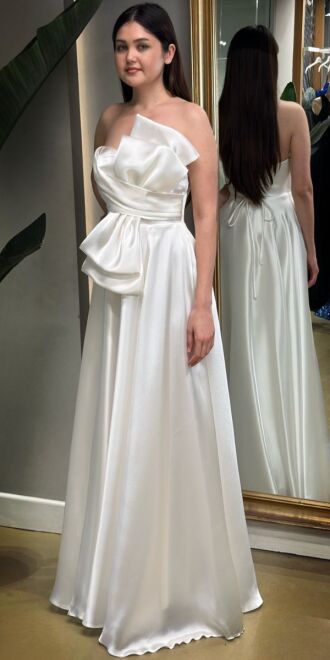 Beyaz Straplez Yaka Yırtmaçlı Kloş Etekli Organze Uzun Abiye Elbise 7679 - 3