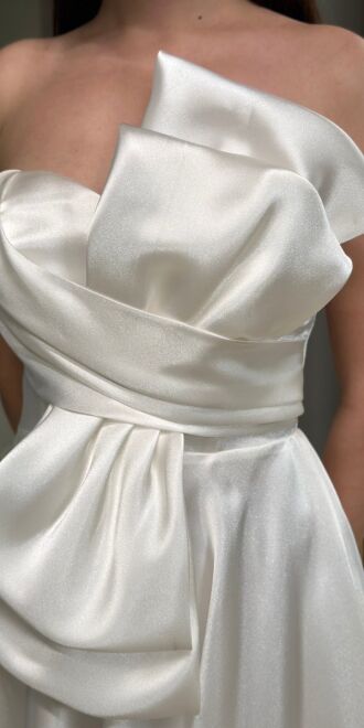 Beyaz Straplez Yaka Yırtmaçlı Kloş Etekli Organze Uzun Abiye Elbise 7679 - 4