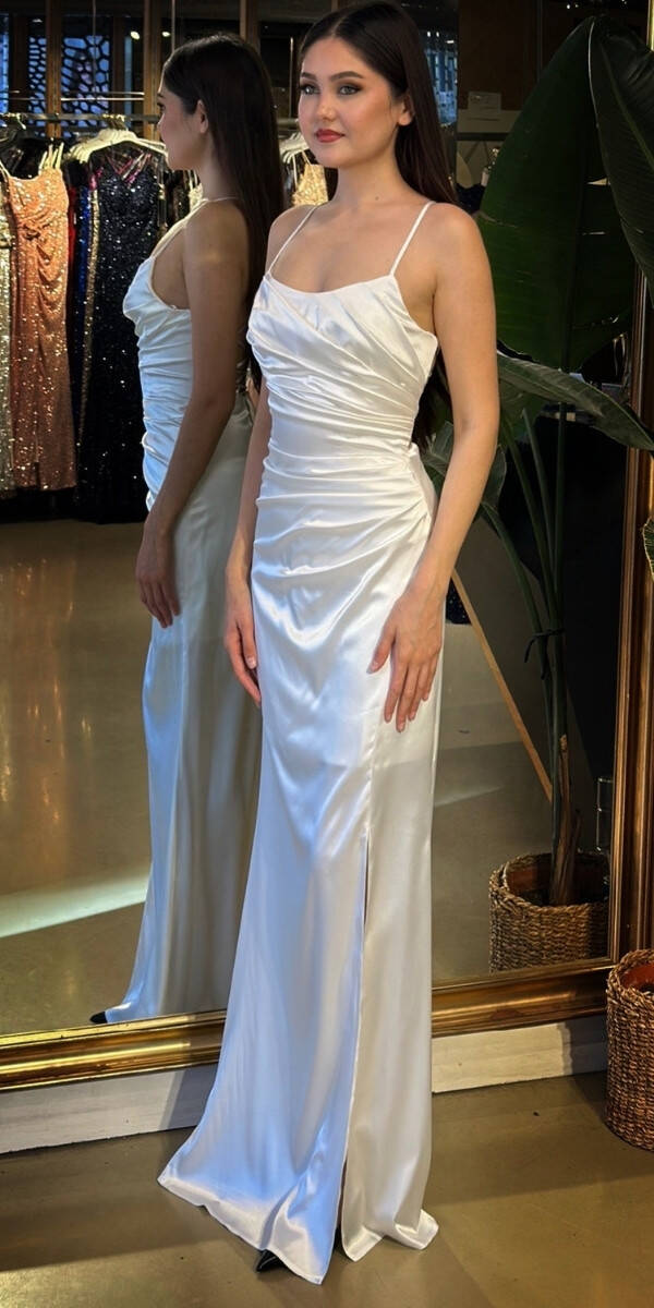 Beyaz Yuvarlak Yaka İp Askılı Sırt Dekolteli Yırtmaçlı Düz Kesim Saten Uzun Abiye Elbise 11105-03 - 2