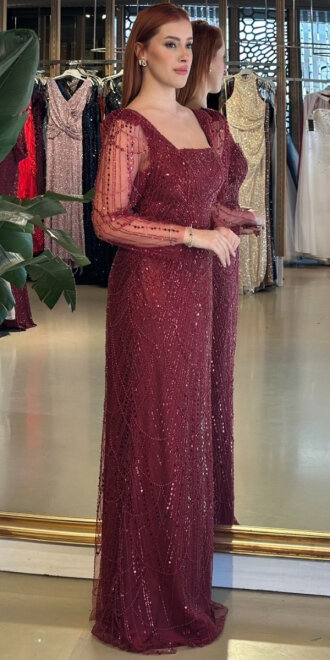 Bordo Kare Yaka Uzun Kollu Kloş Etekli Pullu Boncuklu Uzun Abiye Elbise 11047-18 - 2