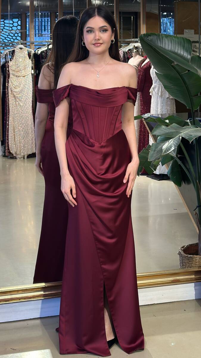 Bordo Madonna Yaka Sırt Dekolteli Yırtmaçlı Düz Kesim Saten Uzun Abiye Elbise 11128-09 - 1