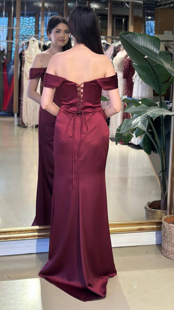 Bordo Madonna Yaka Sırt Dekolteli Yırtmaçlı Düz Kesim Saten Uzun Abiye Elbise 11128-09 - 5