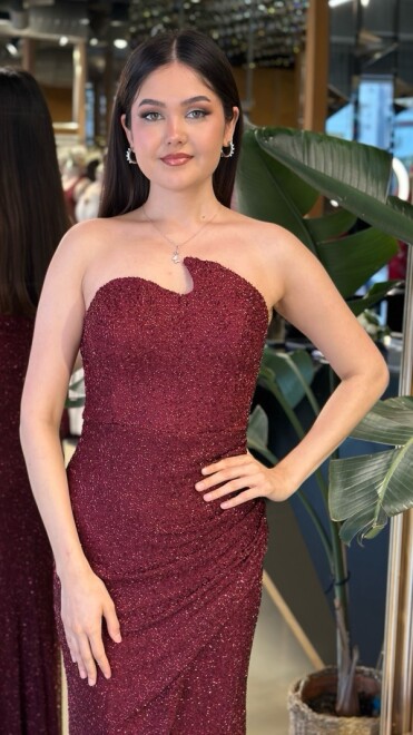 Bordo Straplez Yaka Anvelop Yırtmaçlı Likralı Pullu Boncuklu Uzun Abiye Elbise 11219-02 - 3