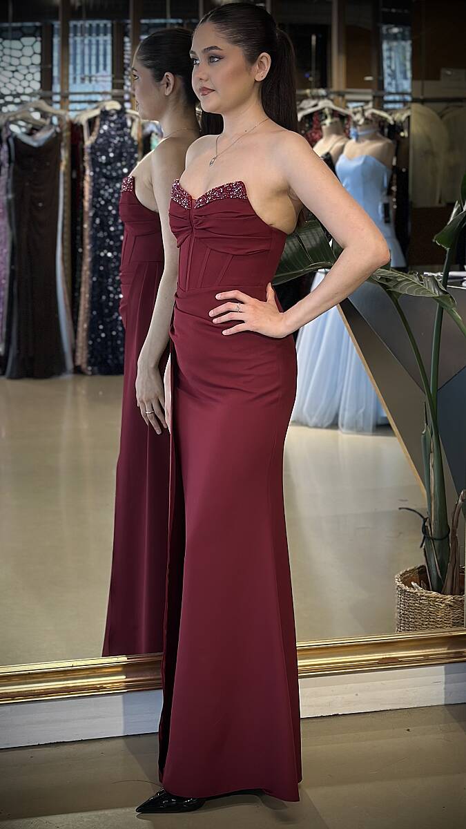 Bordo Straplez Yaka Taş Detaylı Anvelop Yırtmaçlı Düz Kesim Krep Uzun Abiye Elbise 11109-15 - 2