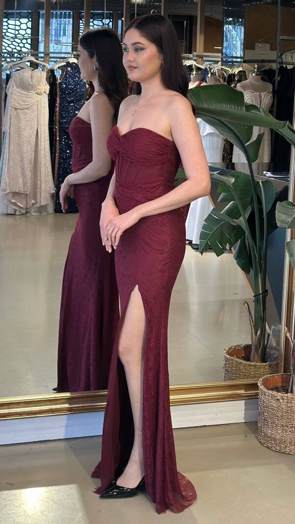 Bordo Straplez Yaka Yırtmaçlı Balık Etekli Dantel Uzun Abiye Elbise 11218-04 - 2