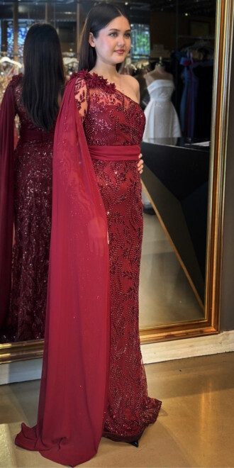 Bordo Tek Omuzlu Çiçek Detaylı Düz Kesim Pullu Boncuklu Uzun Abiye Elbise 7704 - 2