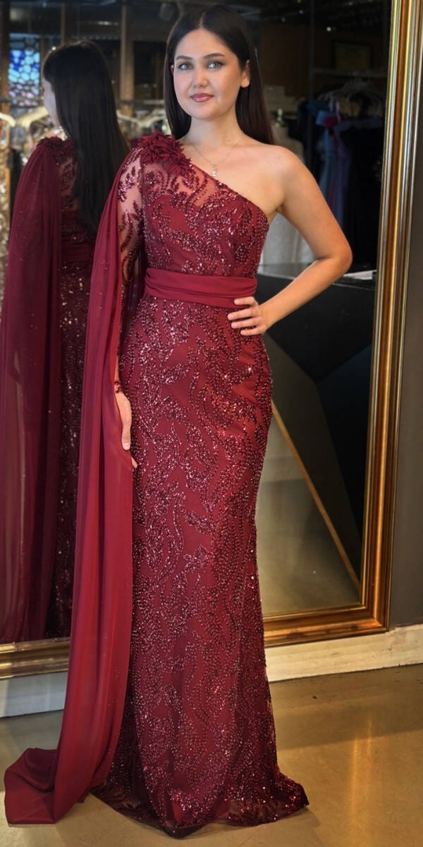 Bordo Tek Omuzlu Çiçek Detaylı Düz Kesim Pullu Boncuklu Uzun Abiye Elbise 7704 - 1