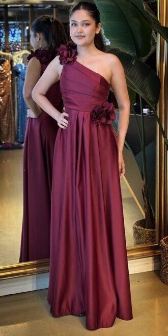 Bordo Tek Omuzlu Çiçek Detaylı Kloş Etekli Saten Uzun Abiye Elbise 7659 