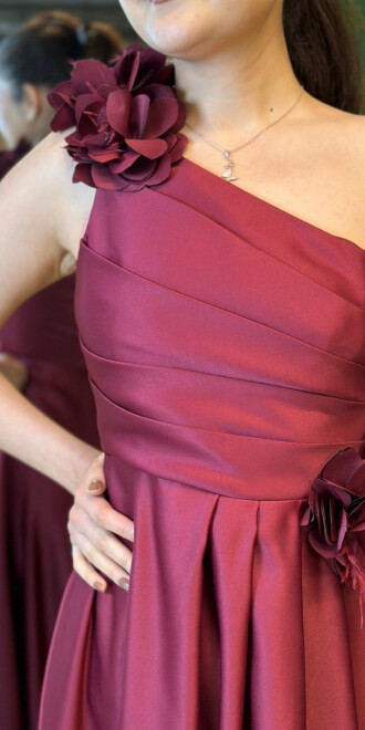 Bordo Tek Omuzlu Çiçek Detaylı Kloş Etekli Saten Uzun Abiye Elbise 7659 - 4