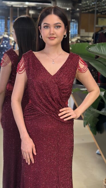 Bordo V Yaka Kalın Askı Yırtmaçlı Düz Kesim Likralı Pullu Boncuklu Uzun Abiye Elbise 11179-05 - 3