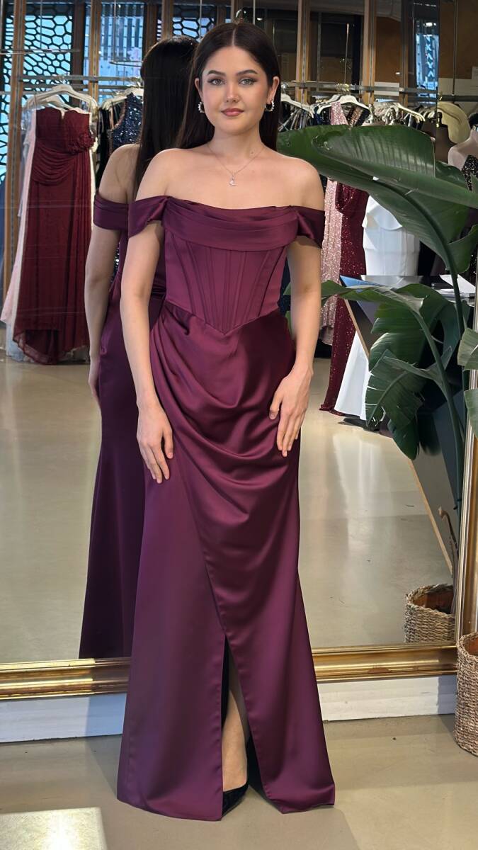 Damson Madonna Yaka Sırt Dekolteli Yırtmaçlı Düz Kesim Saten Uzun Abiye Elbise 11128-05 - 1