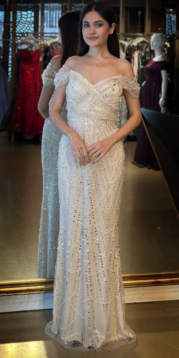 Ekru Sırt Dekolteli Düz Kesim Pullu Boncuklu Uzun Abiye Elbise 11044 - 3