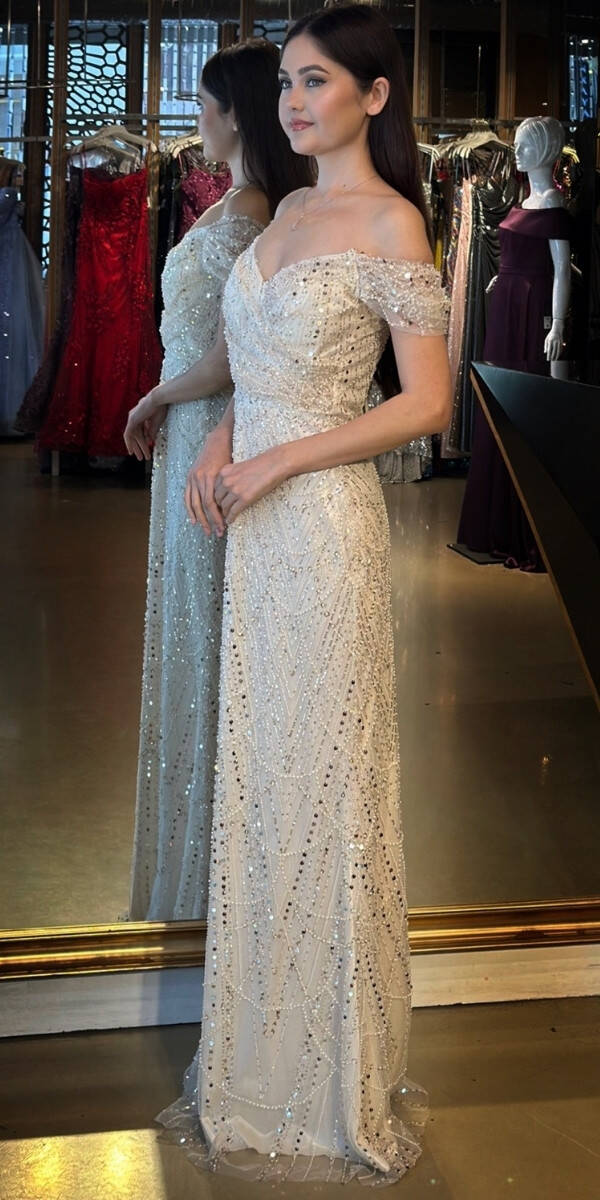 Ekru Sırt Dekolteli Düz Kesim Pullu Boncuklu Uzun Abiye Elbise 11044 - 4