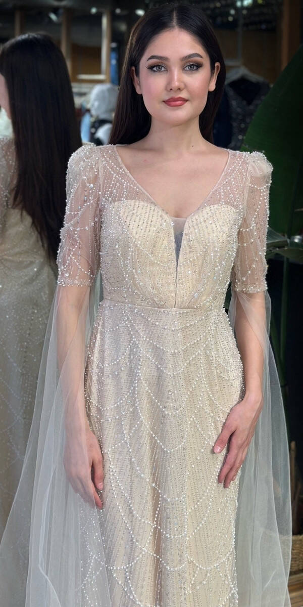 Ekru V Yaka Kısa Kollu Pelerin Düz Kesim Pullu Boncuklu Uzun Abiye Elbise 7713 - 3