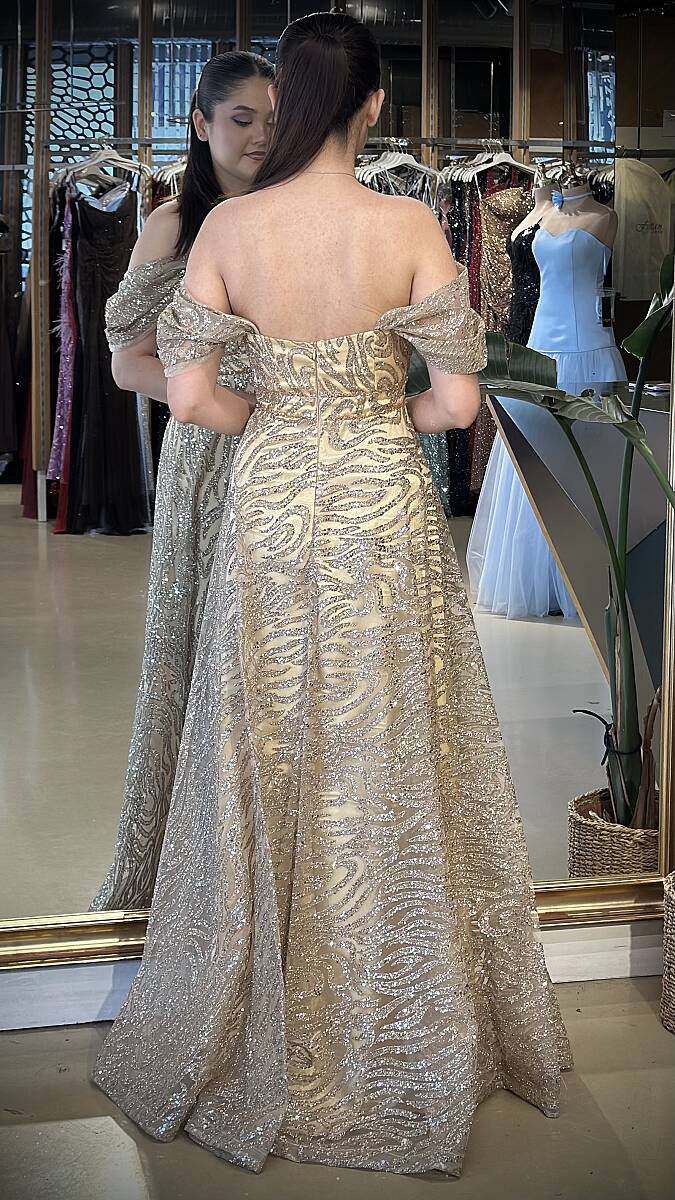 Gold Boncuk İşlemeli Madonna Yaka Kloş Etekli Simli Uzun Abiye Elbise 7547 - 2