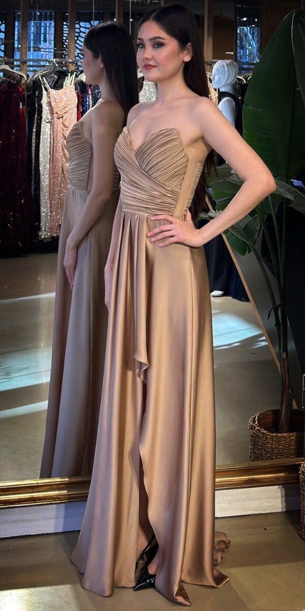 Gold Straplez Yaka Anvelop Yırtmaçlı Kloş Etekli Saten Uzun Abiye Elbise 11095-07 - 2