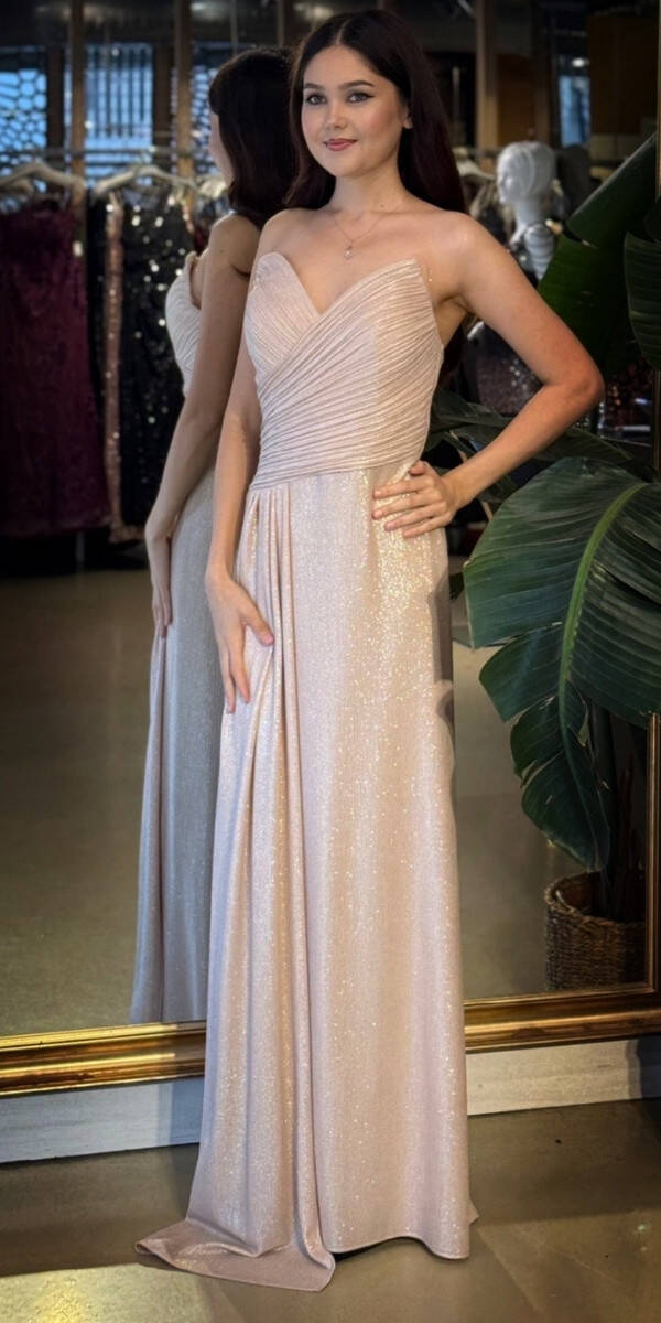 Gold Straplez Yaka Göğüs Dekolteli Düz Kesim Likralı Parlak Kumaş Uzun Abiye Elbise 11083-01 - 2