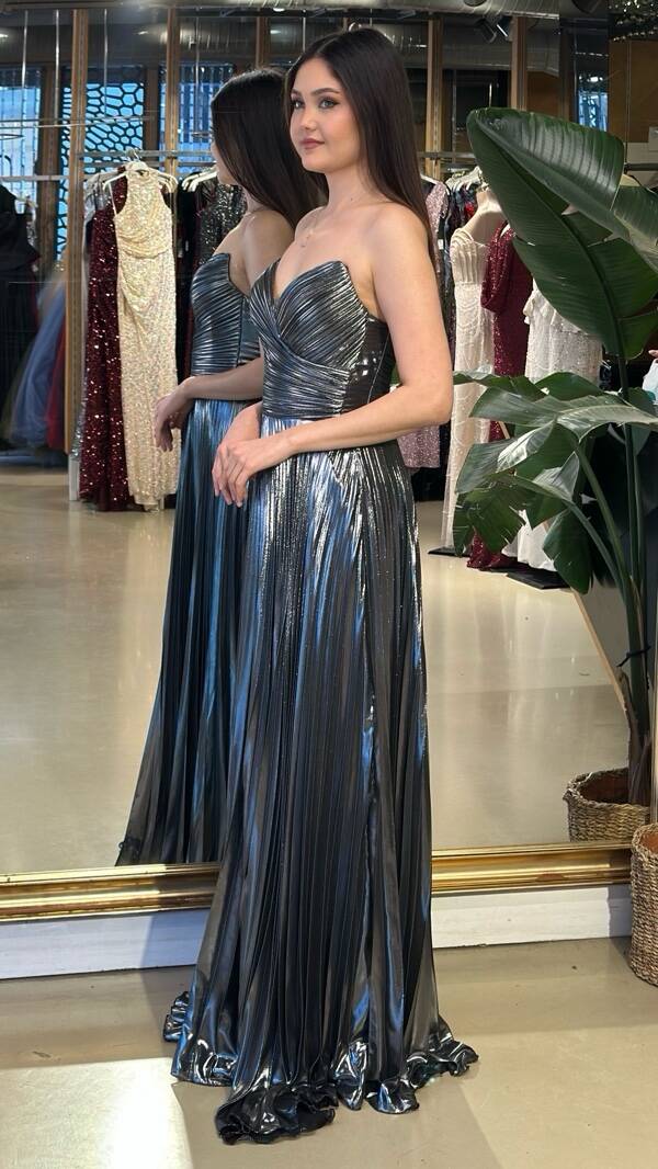 Gri Straplez Yaka Kloş Etekli Parlak Kumaş Uzun Abiye Elbise 11183-01 - 2