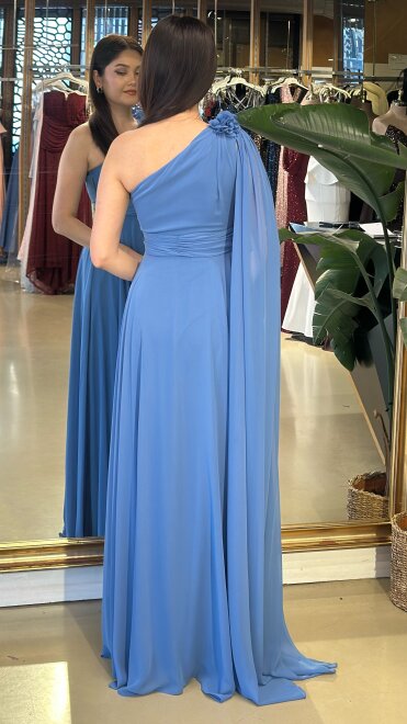 İndigo Tek Omuzlu Çiçek Detaylı Kloş Etekli Şifon Uzun Abiye Elbise 7401 - 2