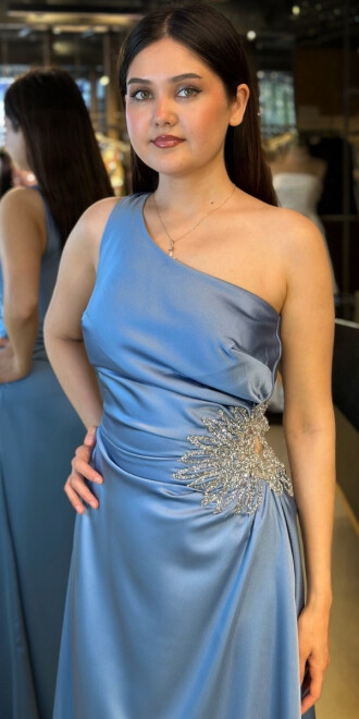 İndigo Tek Omuzlu Taş Detaylı Düz Kesim Saten Uzun Abiye Elbise 7684 - 3