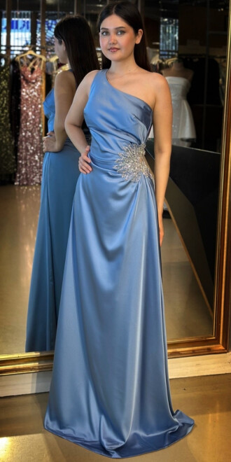 İndigo Tek Omuzlu Taş Detaylı Düz Kesim Saten Uzun Abiye Elbise 7684 