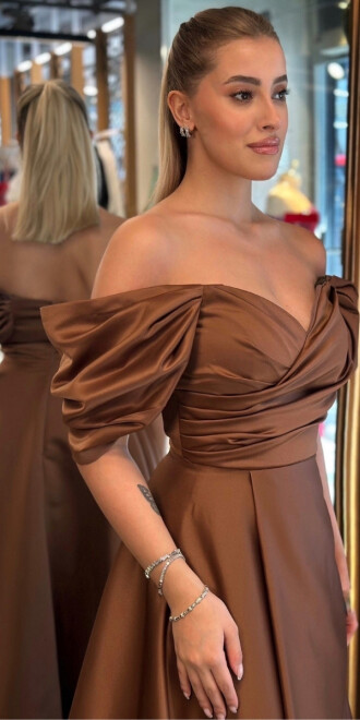 Kahverengi Düşük Kollu Anvelop Yırtmaçlı Kloş Etekli Saten Uzun Abiye Elbise 7568 - 2