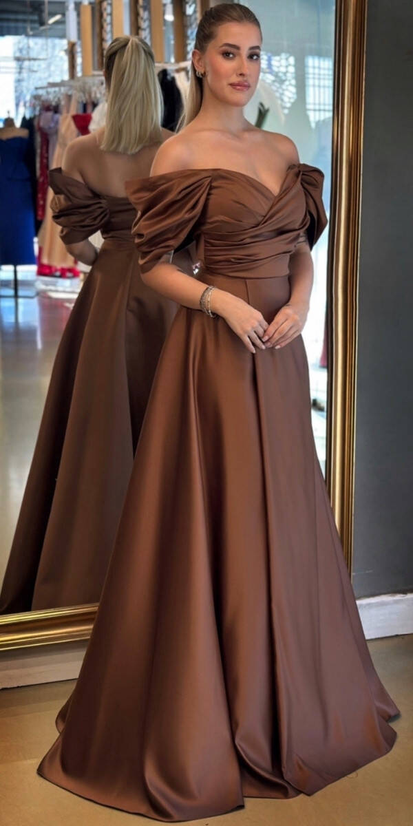 Kahverengi Düşük Kollu Anvelop Yırtmaçlı Kloş Etekli Saten Uzun Abiye Elbise 7568 - 3