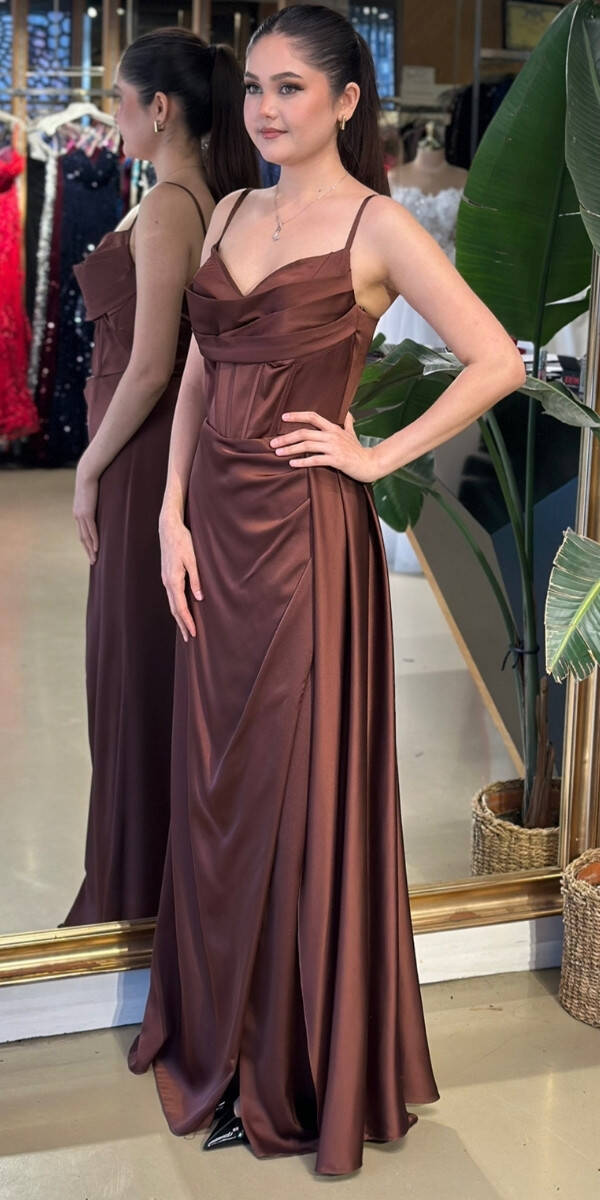 Kahverengi İnce Askılı Yırtmaçlı Düz Kesim Saten Uzun Abiye Elbise 7564 - 2