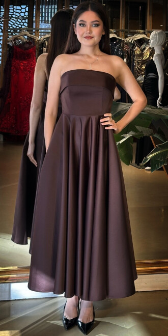 Kahverengi Kare Yaka Kalın Askı Kloş Etekli Saten Midi Abiye Elbise 7647 - abiyeniall