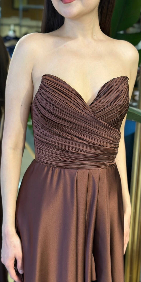 Kahverengi Straplez Yaka Anvelop Yırtmaçlı Kloş Etekli Saten Uzun Abiye Elbise 11095-13 - 4