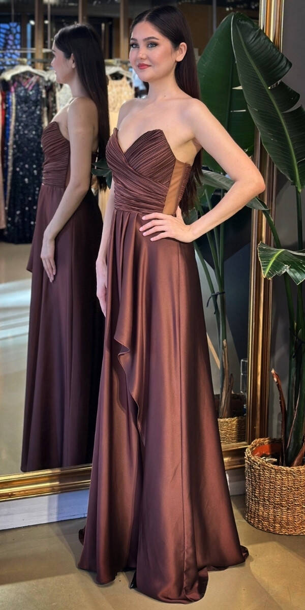 Kahverengi Straplez Yaka Anvelop Yırtmaçlı Kloş Etekli Saten Uzun Abiye Elbise 11095-13 - 2