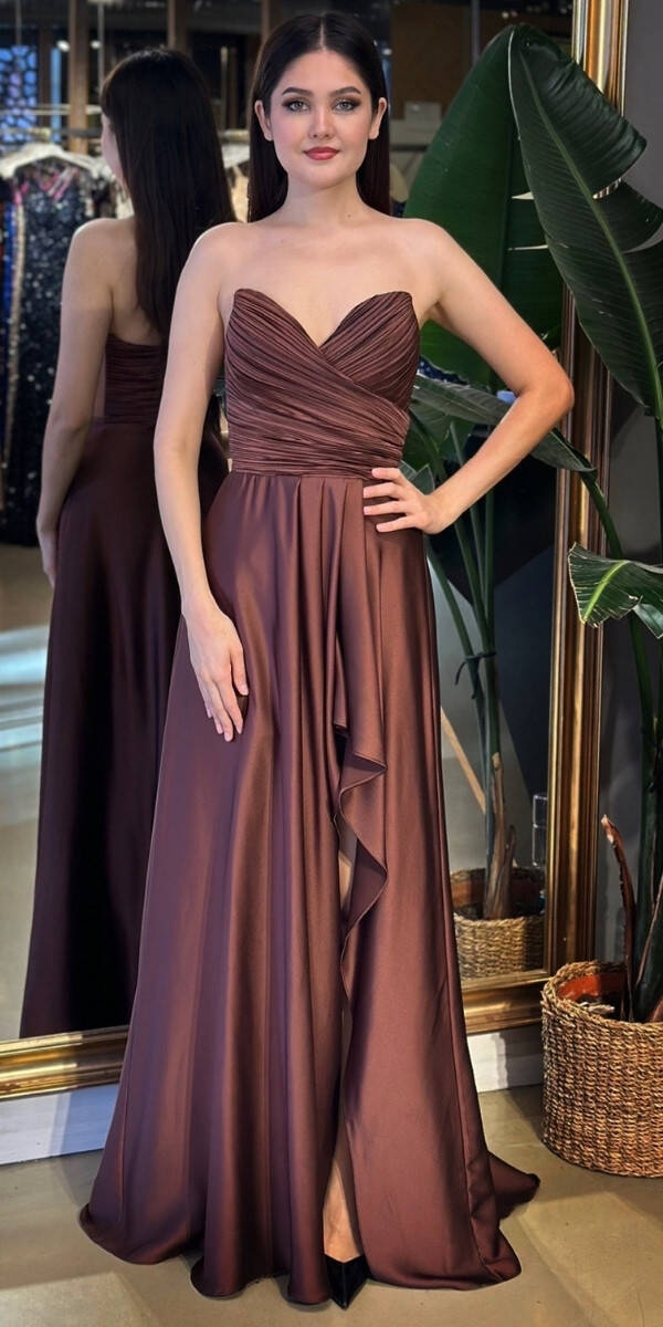 Kahverengi Straplez Yaka Anvelop Yırtmaçlı Kloş Etekli Saten Uzun Abiye Elbise 11095-13 - 1