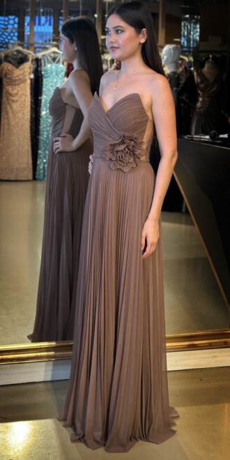 Kahverengi Straplez Yaka Çiçek Detaylı Kloş Etekli Tül Uzun Abiye Elbise 11003 - 2