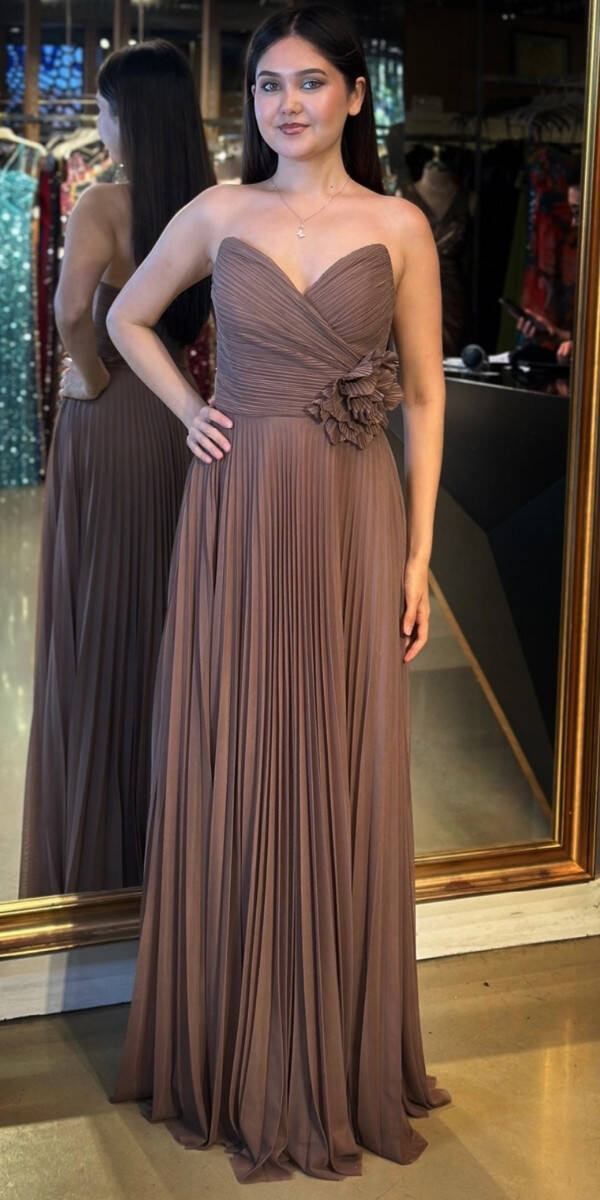 Kahverengi Straplez Yaka Çiçek Detaylı Kloş Etekli Tül Uzun Abiye Elbise 11003 - 1