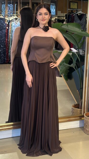 Kahverengi Straplez Yaka Çiçek Detaylı Kloş Etekli Tül Uzun Abiye Elbise 11153-05 