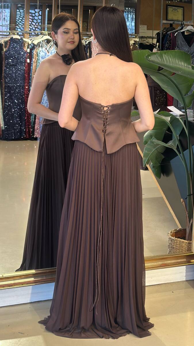 Kahverengi Straplez Yaka Çiçek Detaylı Kloş Etekli Tül Uzun Abiye Elbise 11153-05 - 5