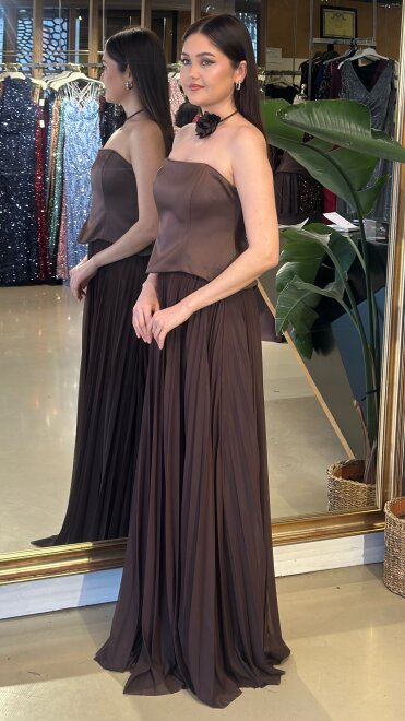 Kahverengi Straplez Yaka Çiçek Detaylı Kloş Etekli Tül Uzun Abiye Elbise 11153-05 - 2