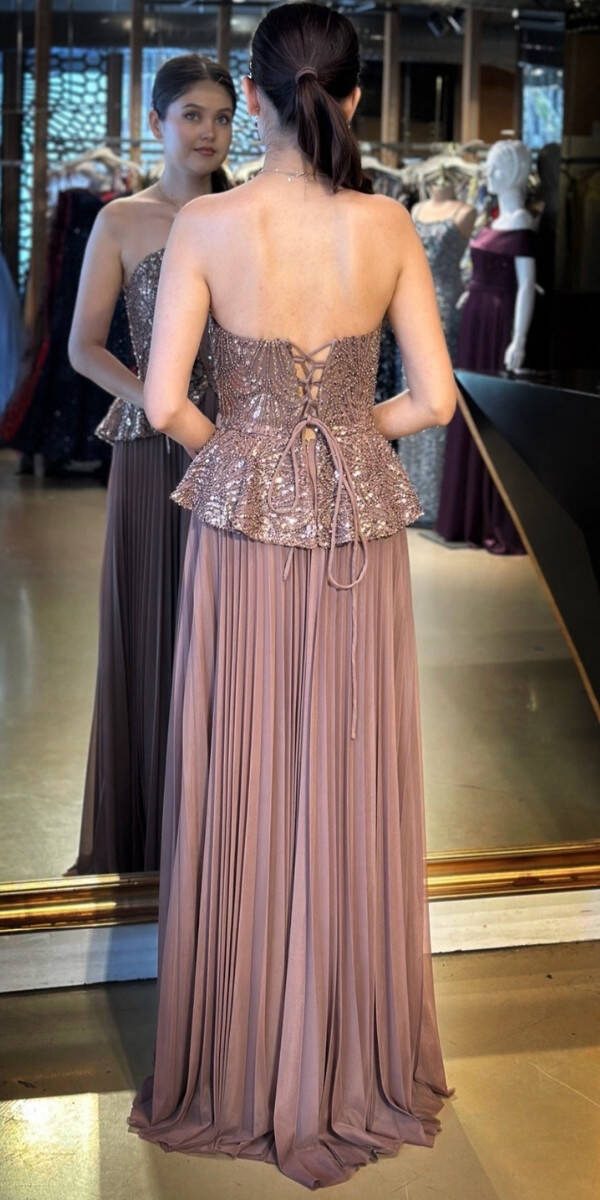 Kahverengi Straplez Yaka Çiçek Detaylı Sırt Dekolteli Kloş Etekli Tül Uzun Abiye Elbise 11054 - 5